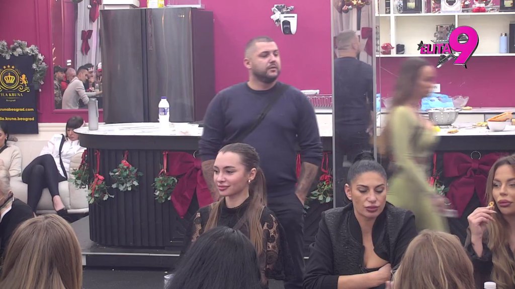 ONA JE... Asmin otkrio kako gleda na Maju, ona šokirana zbog njegovih reči (VIDEO)