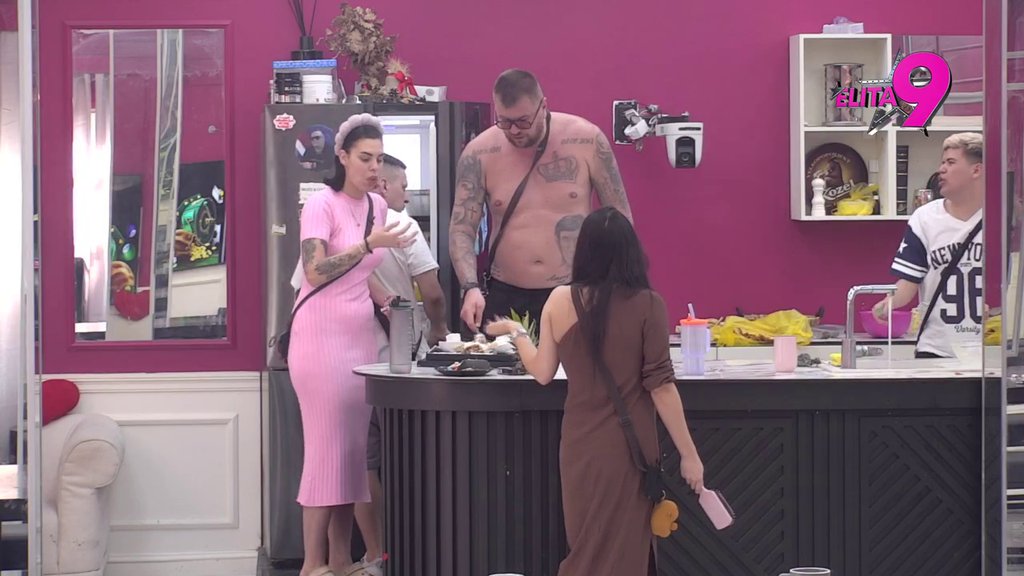 Varao si Draganu sa mnom! Bukti novi rat pevačice i Janjuša: On je nikad brutalnije IZVREĐAO! (VIDEO)