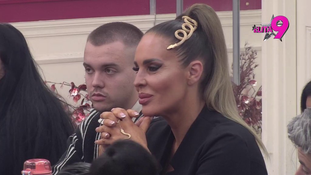 POGLEDAJTE JE, NAJVEĆE ZLO: Aneli žestoko oplela po Kačavendi, tvrdi da treba da ide na lečenje (VIDEO)