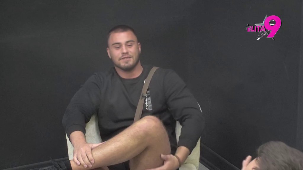 Maja je tipovala i njega i nju: Viktor žestoko opleo po Asminu, pa bez dlake na jeziku udario po Sofiji: Sponzoruša, tražila je pare od Daneta (VIDEO)