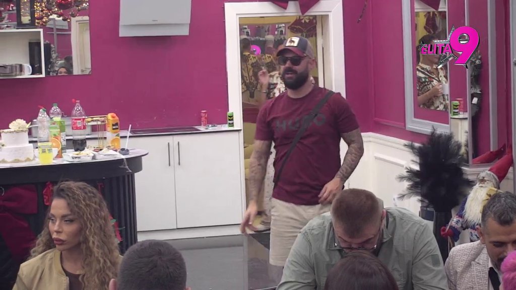 Bolje gledaj ko je u tvojoj porodici lakog morala: Aneli pala roletna i iz sveg glasa zaurlala na Luku, pa otpisala Alibabu! (VIDEO)