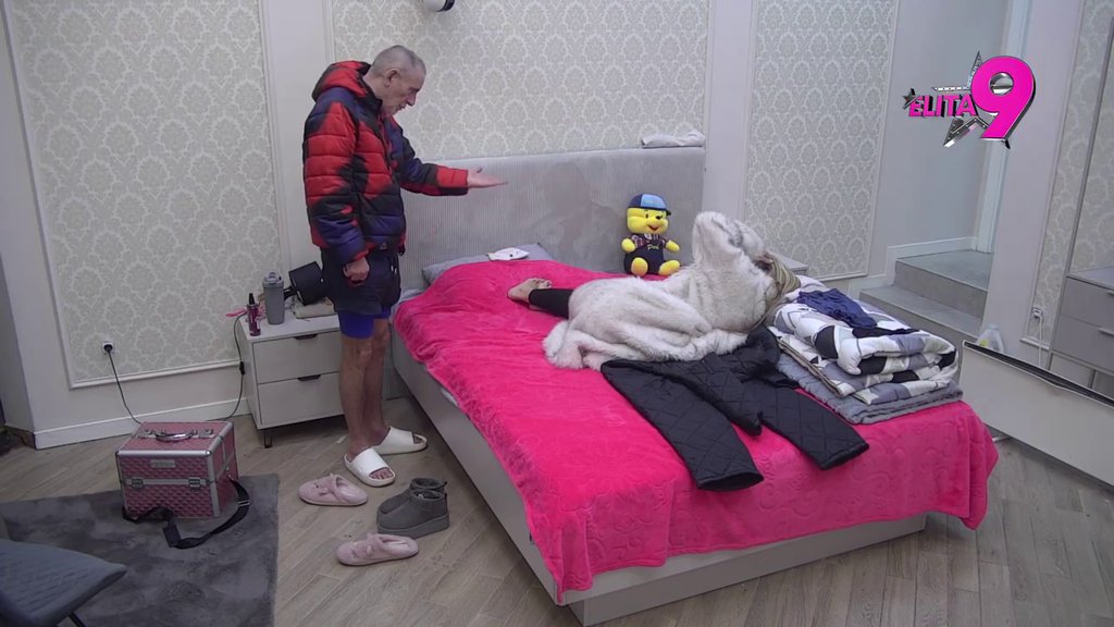 Meni neće doći niko za Novu godinu: Aneli utonula u očaj, shvatila da je pokrenula sopstveni sunovrat (VIDEO)