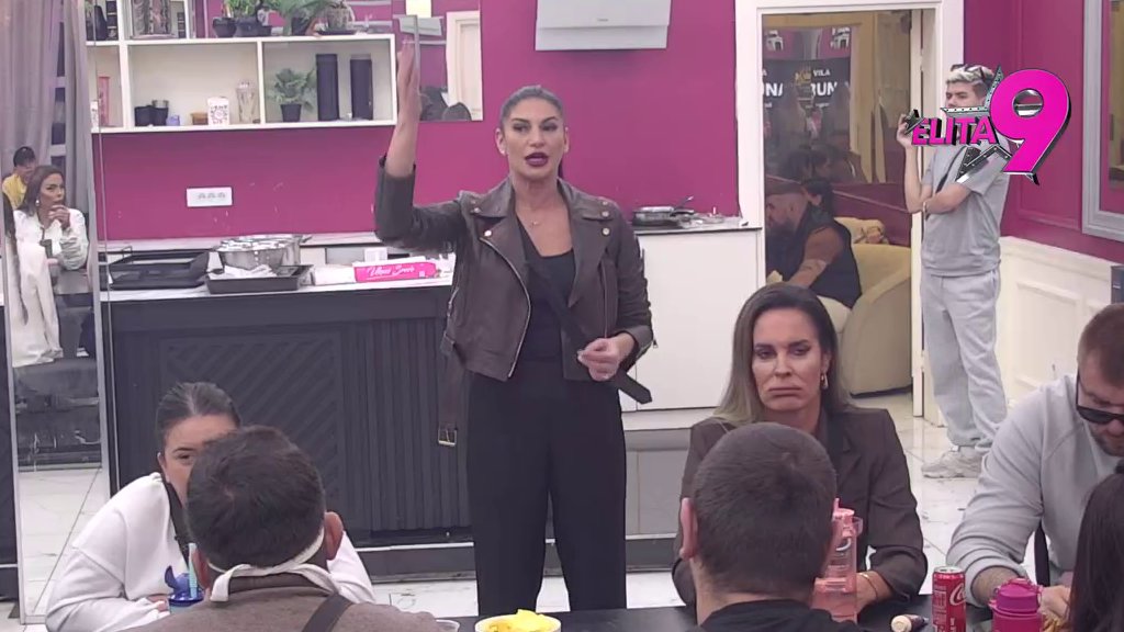 Treba da bude zahvalan mami što ga je odgajila: Ivan kao i uvek udario kontru Neriu, on skočio kao oparen i demantovao ga! (VIDEO)