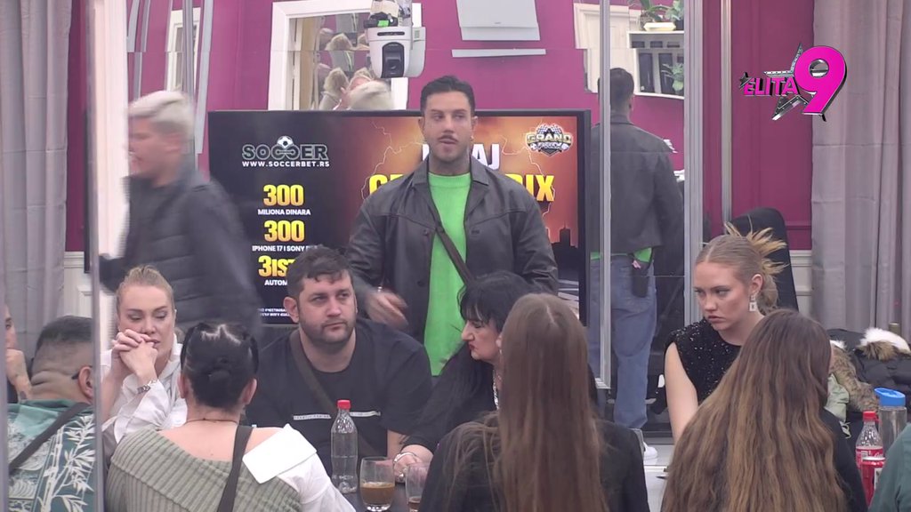 HAOS NA SVE STRANE! Učesnici podivljali zbog flerta Maje i Filipa, on pokušava da se opere: Imamo takav odnos ovde (VIDEO)