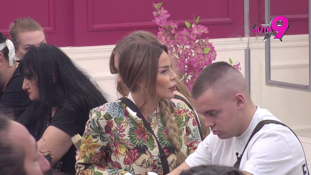 NEĆEŠ BITI BOLJA BEZ BEBICE! Matora razmrdala Teodoru, pa joj poručila: Nisi zaljubljena u Filipa! (VIDEO)