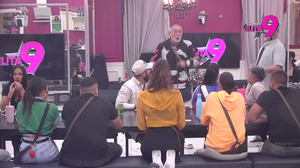 Mene pljuju, a ja da ćutim?! Aneli ogolila dušu zbog Đukića, Filip UDARIO KONTRU: Ja se u blatu NE VALJAM! (VIDEO)