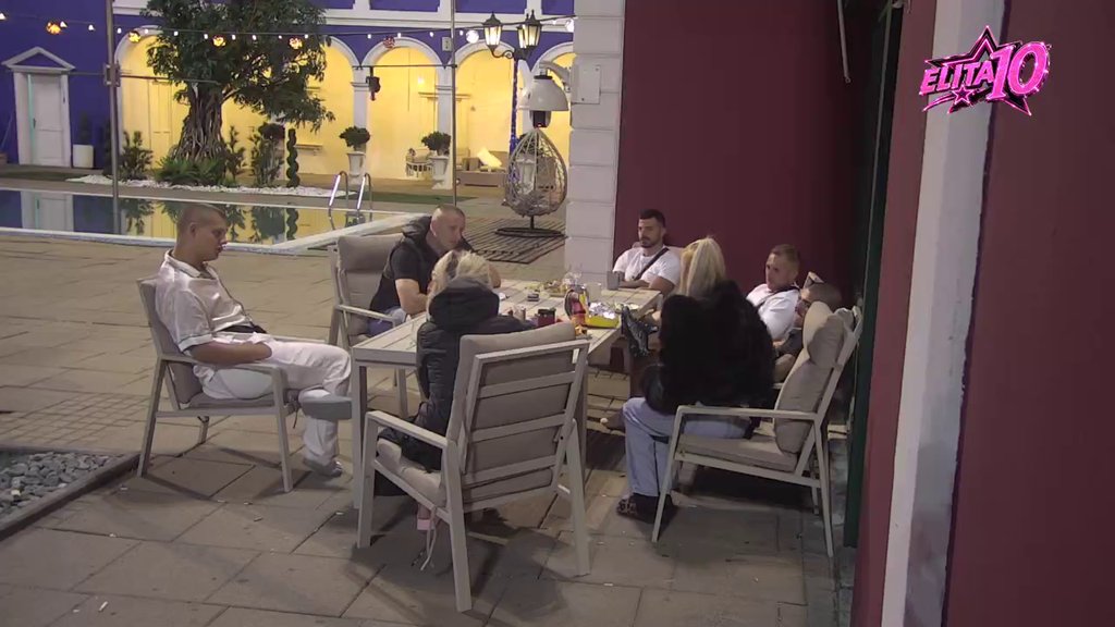 Daću ti dijagnozu javno, ja imam četiri godine fakulteta! Mahir se ozbiljno zamerio Zuziji, ona mu poručila: Što si onda bio u zatvoru (VIDEO)