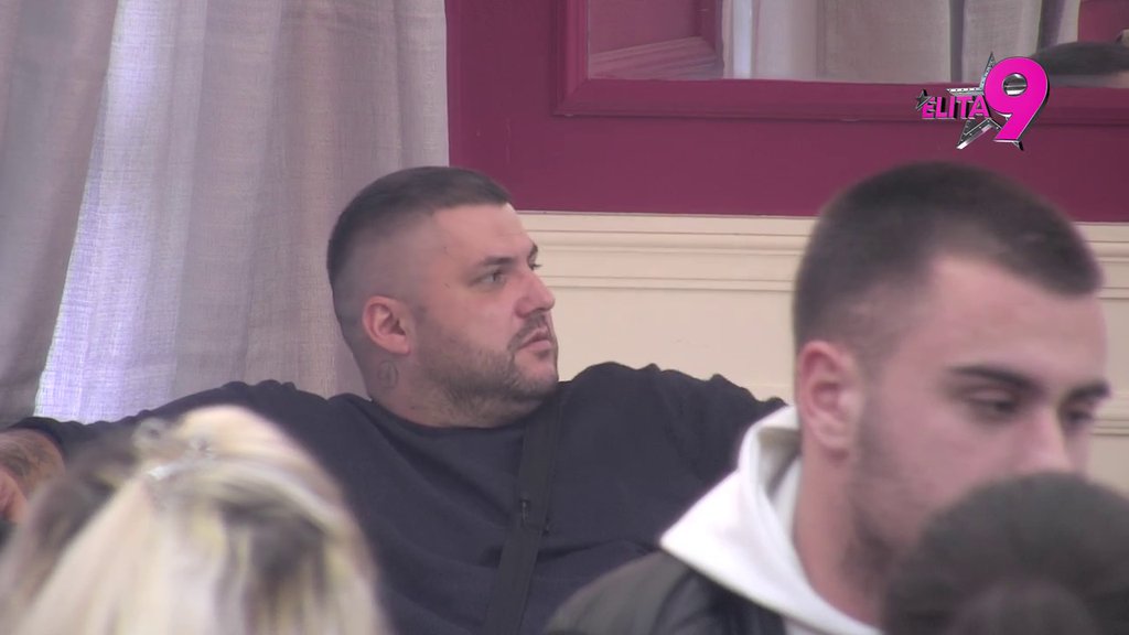 DEMANTOVAO SAM SEBE! Nakon što je rekao da će u potpunosti ignorisati Maju, Asmin opet svu pažnju usmerio ka njoj! (VIDEO)