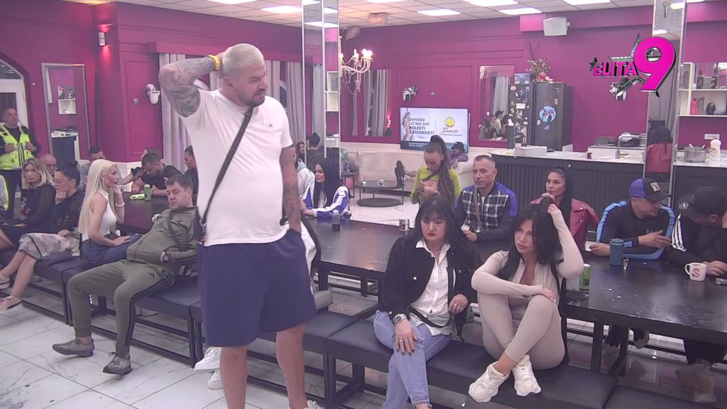 Prsa u prsa! Asmin se složio s Janjušem oko Majinog ponašanja, pa ga indirektno pecnuo (VIDEO)