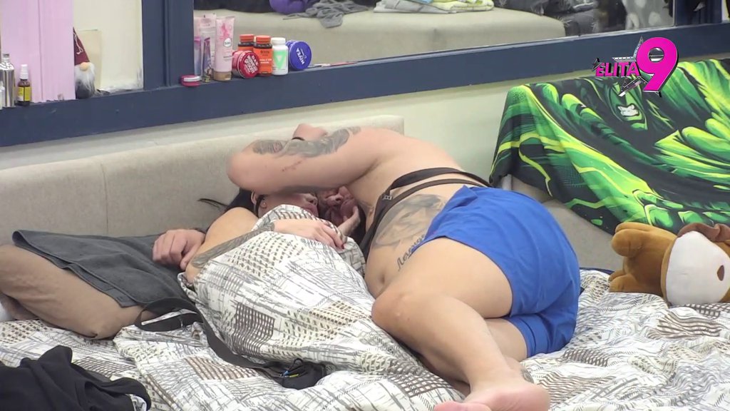 NEMA VRDANJA: Vanja jasno stavila Janjušu do znanja da za intimu mora da OZVANIČI vezu s njom! (VIDEO)