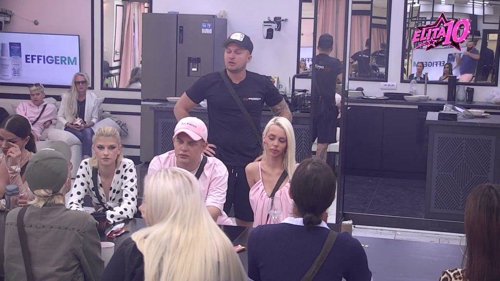 Ima mane i vrline, ali... Anđela otkrila da li Cara svrstava u neprijatelje, Karić uveren da joj je prekid prijateljstva došao kao kec na deset: Ona pluta, dok se svi dave! (VIDEO)