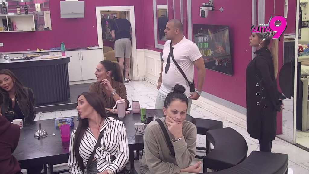 NEMA DALJE: Boginja priznala da splektari sa ovom takmičarkom  (VIDEO)