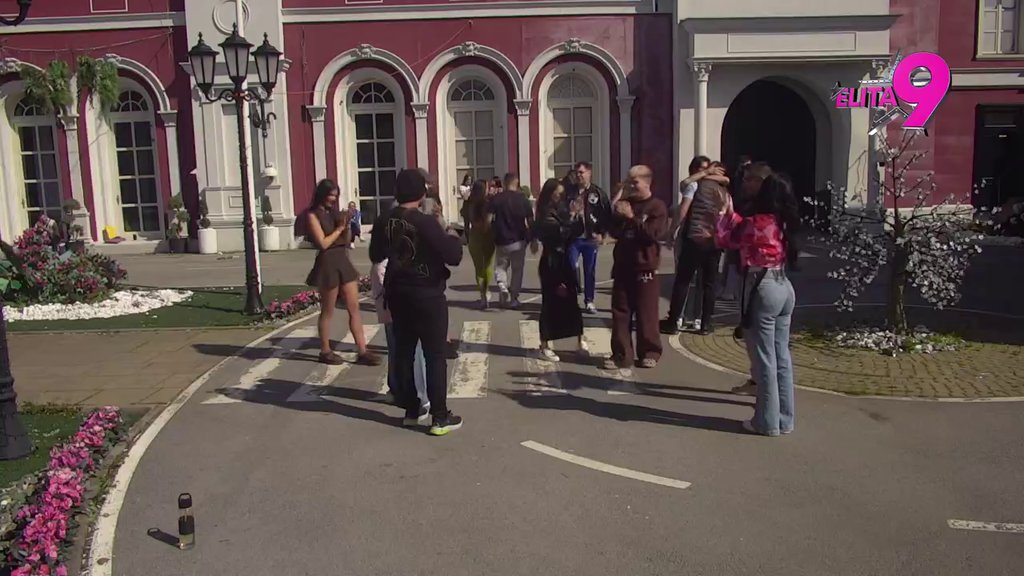 Teodora se ponovo obraća Đukiću?! Namerno naglasila OVE stihove pesme, pa ponizila Bebicu: Nisi kriva ti, što KLJAKAV SAM (VIDEO)