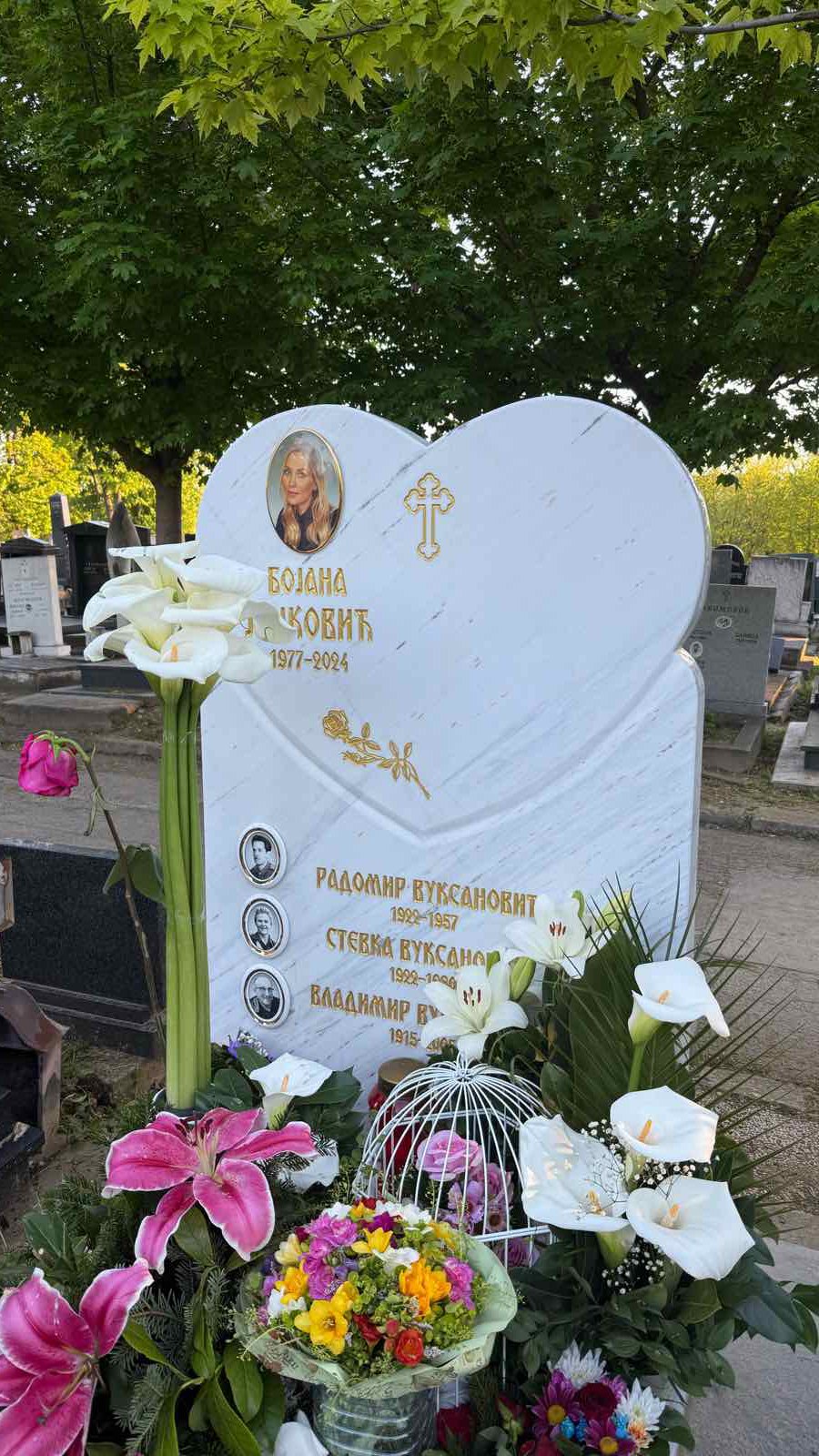 BOL NE PROLAZI! Dve TUŽNE godine bez Bojane Janković: Poruka na njenom spomeniku nateraće vam suze na oči