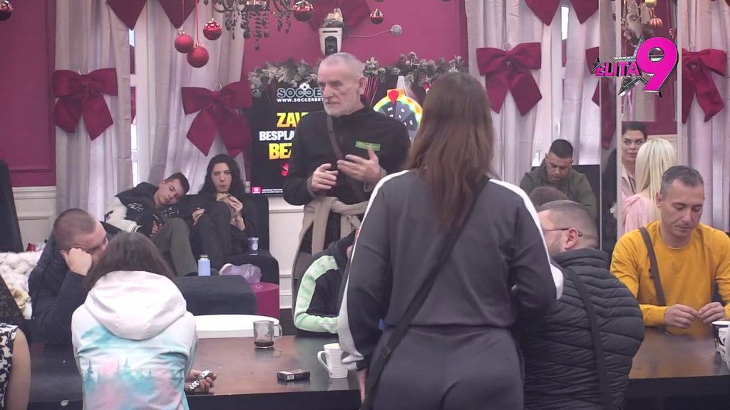 OBEĆANJE, LUDOM RADOVANJE! Lepi Mića smatra da je Luka prodao Aneli i Aniti istu priču o ljubavi iz bajke, Maja kao nikad do sada PONIZILA Asmina! (VIDEO)