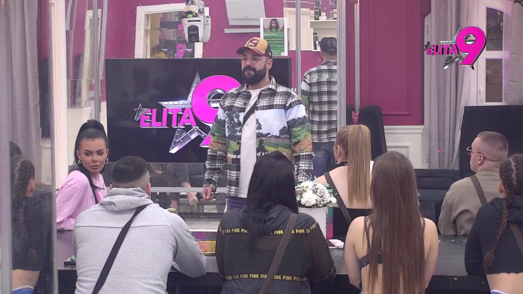 Niko ne vidi šta on radi: Luka otkrio da li bi išao sa Aneli u hotel, kao što su Đukić i Teodora, pa udario na Anđela: Rekao je da sam bio ucenjen, ne, on je jedini bio ucenjen od strane svoje majke (VIDEO)