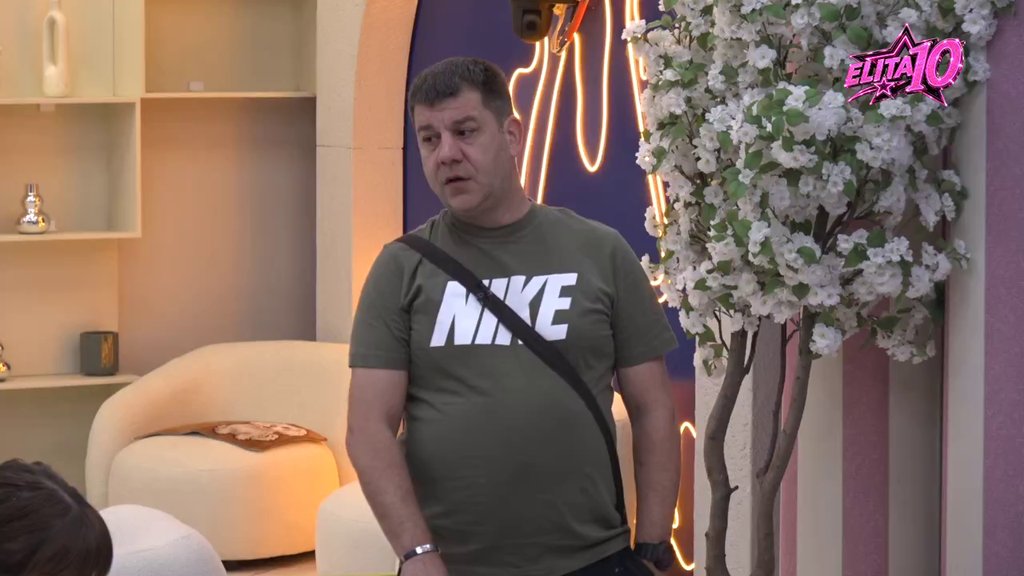 Sklanja priču sa njega i Aneli, prenaglašava vezu sa Sandrom! Ivan Marinković razdvojio Janjuša na atome (VIDEO)
