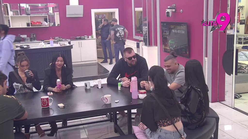 Pršte peckanja na sve strane! Jovana pevačica stavila Janjušu do znanja da je ispratila sve, pa ga nazvala DRVOSEČOM (VIDEO)