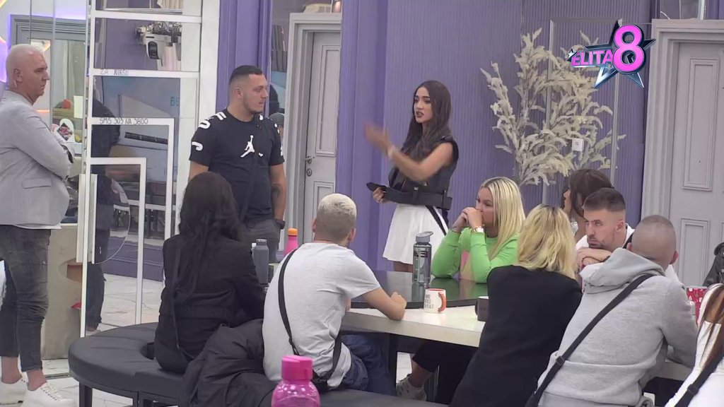 GASTOZ PRIZNAO DA SE OHLADIO OD ANĐELE: Puče veza nakon osam meseci, ona doživela slom živaca i počela da urla na sav glas! (VIDEO)