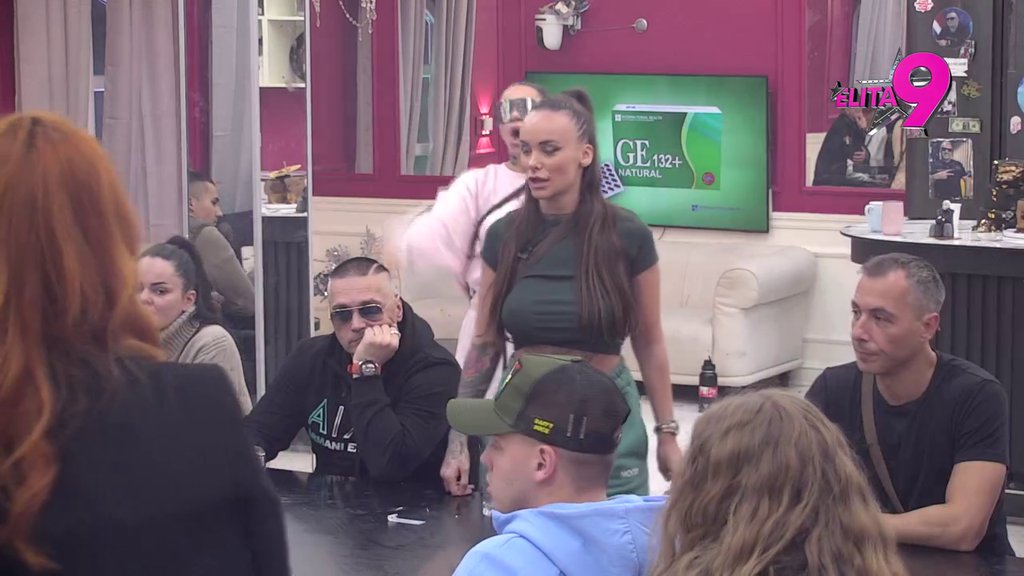 KARAMBOL: Viktor se zaleteo na Asmina, Maja ključa od ljubomore i urliče zbog Teodore! (VIDEO)