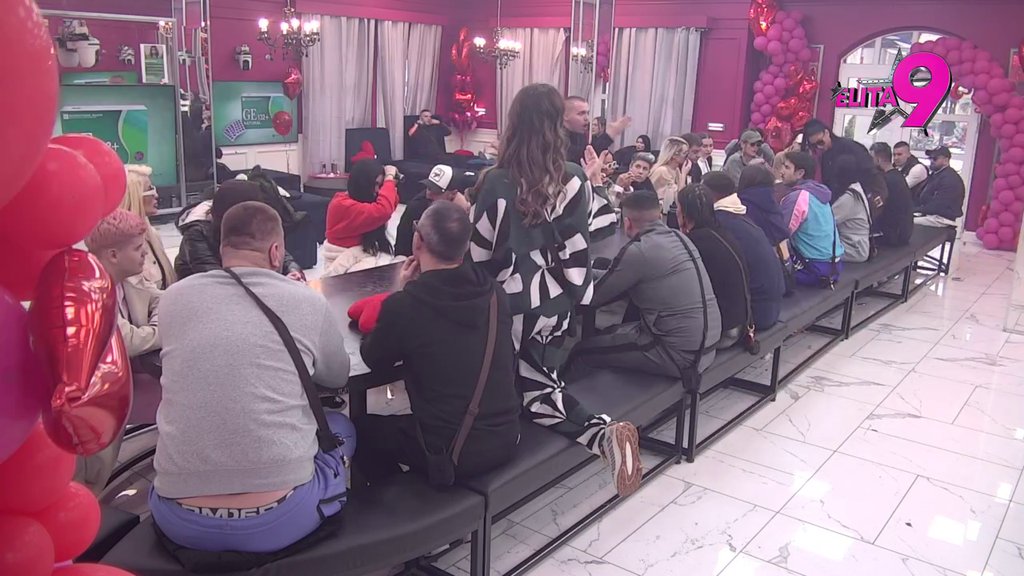 JA TEBE NISAM VARALA: Janjuš počeo da ljubomoriše kad je otkriveno da je Anđelo pisao Maji dok je bila u vezi s njim! (VIDEO)