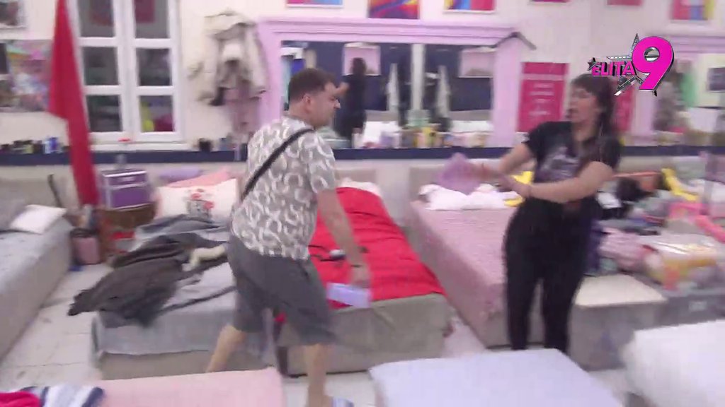 Haos u cik zore: Ivan ispolivao Miljanu nakon žestokih prozivki, pa zakucao za dno: Debela mojim peškirom obrisala bu*u! (VIDEO)