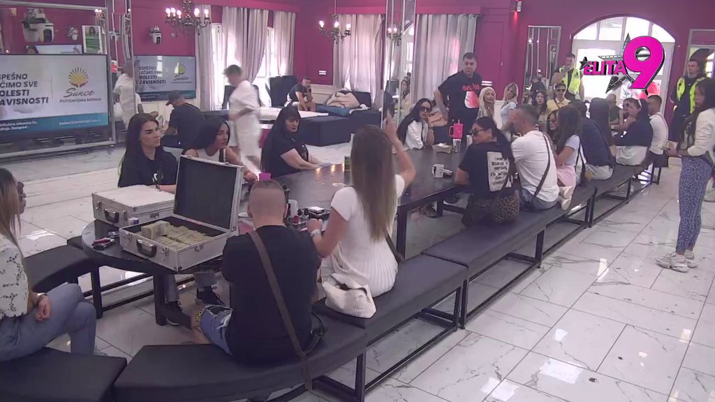 Milena okajava svoje grehe prema Milici Veličković, napadajući Sofiju! Kačavenda rastavljena na atome: Zameraš njoj dedu, a ti si OPŠTILA SA MALOLETNIKOM! (VIDEO)