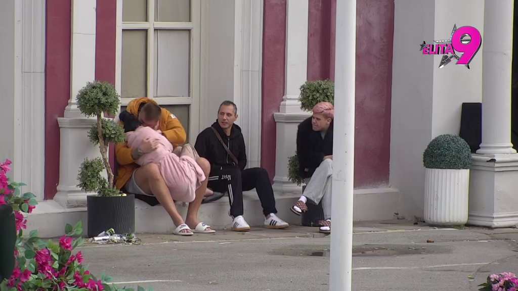 PLJUŠTE POLJUPCI! Janjuš i Maja ponovo razmenjuju nežnosti pred svima! (VIDEO)