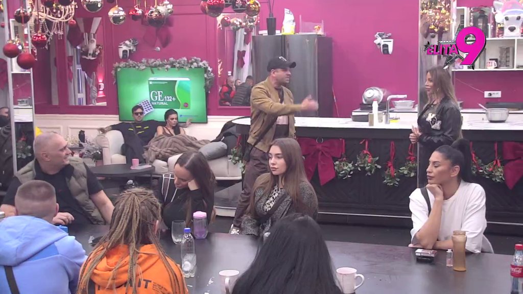 Izgoreo od ljubomore: Terza razbucao odnos Sofije i Milana, raste kao kvasac dok ih gleda kako se svađaju! (VIDEO)