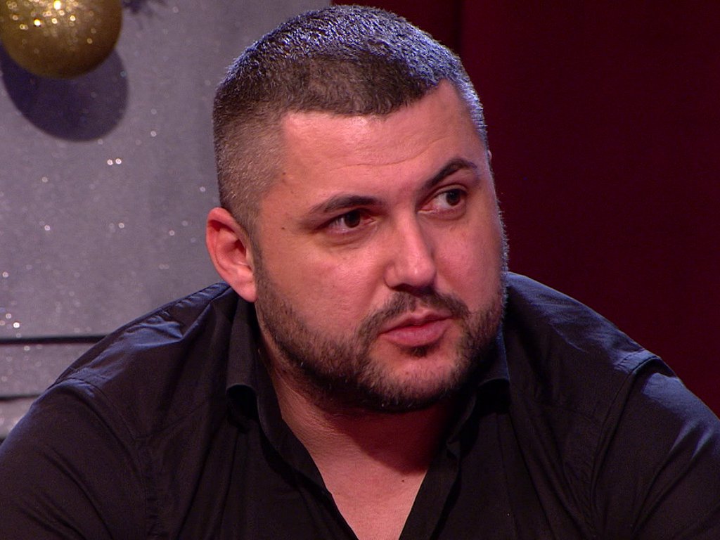 Šokirala se kada ga je videla iz aviona, ali kad je dao karticu... Maja zbog Stanijinog pominjanja njene majke GRCALA U SUZAMA, pa je demolirala: Klimakterična baba, otkucava biološki sat! (VIDEO)