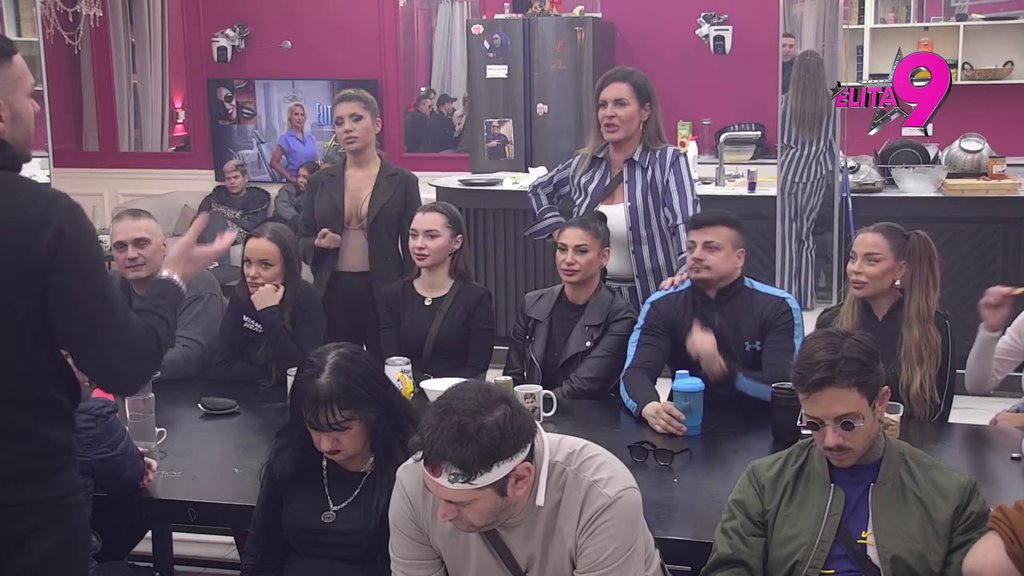 Fetišar raspali, bis*ksualac: Kačavenda nastavila da otkriva šok detalje afere s Anđelom, njemu pukao film: Što me nisi odj*bala ako ti je bilo neprijatno? (VIDEO)