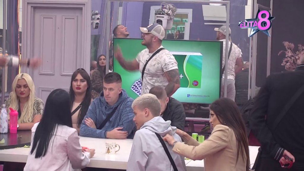Trese se Bela kuća: Gastoz žestoko udario na Sanju Grujić zbog Anđele, Marko kao oparen skočio na njega! (VIDEO)
