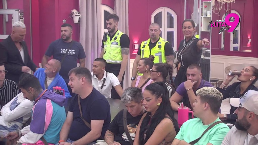 Zbog ovog smeća je izgubio dete! Takmičari stavili Sofiju na stub srama, ona ne prestaje da se pere: Žvalavljenje ne postoji! (VIDEO)