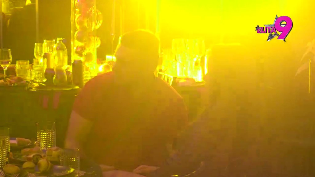 Doživeo pomračenje: Bebica ulovio nove poglede Đukića i Teodore, napravio joj haos! (VIDEO)