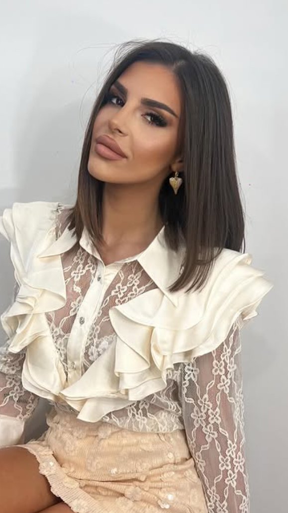 ZAPALILA DRUŠTVENE MREŽE: Ena Čolić zasijala u brutalnom kompletu Stanije Dobrojević! Sija poput Las Vegasa! (FOTO)