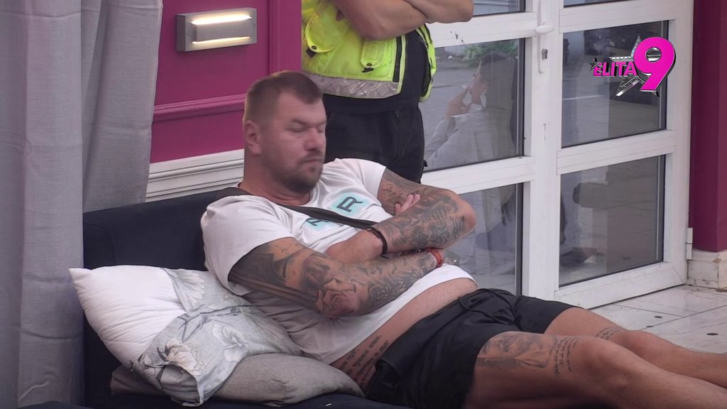 Ja ne gubim ništa, a on je izgubio mnogo: Kačavenda raspalila vređalicu po Janjušu i njegovoj vezi sa Vanjom, on gleda i ne veruje šta ga je snašlo! (VIDEO)