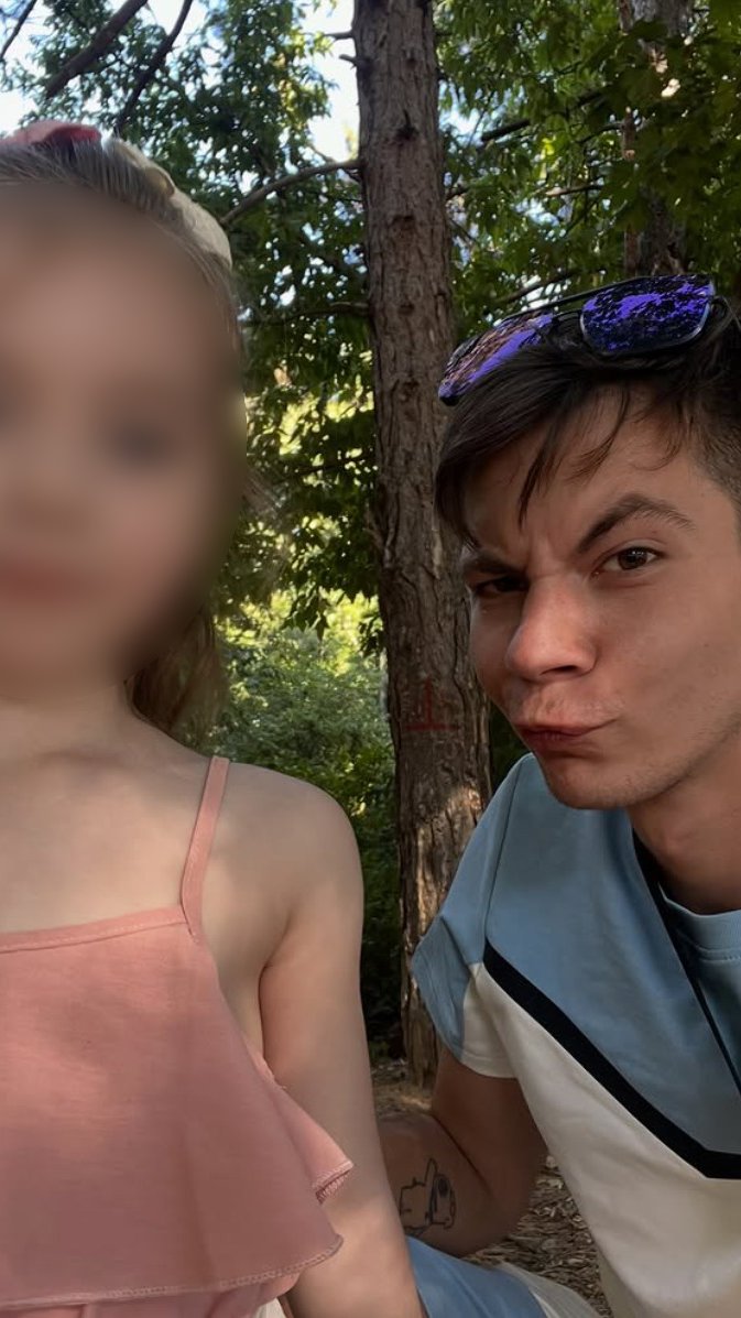 Hana i Nerio ne skidaju osmeh sa lica! Ne odvajaju se od ćerke, a mala Arija BLISTA (FOTO)