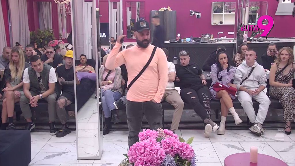 LUKA SAM SEBI OTVARAO FAN STRANICE! Aneli ponovo izdala verenika, on uprkos svemu pokušao da je zaštiti (VIDEO)