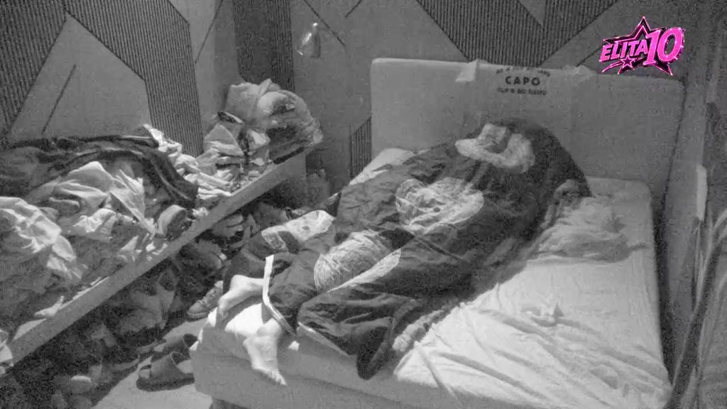 Zavukli se zajedno ispod pokrivača: Aneli i Car se ne odvajaju jedno od drugog, u potpunosti se osamili (VIDEO)