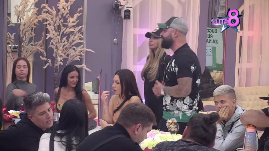PALO JAVNO IZVINJENJE: Aneli se pokajala zbog sukoba sa Đedovićem, porodici uputila javni apel! Karić od šoka počeo da APLAUDIRA! (VIDEO)