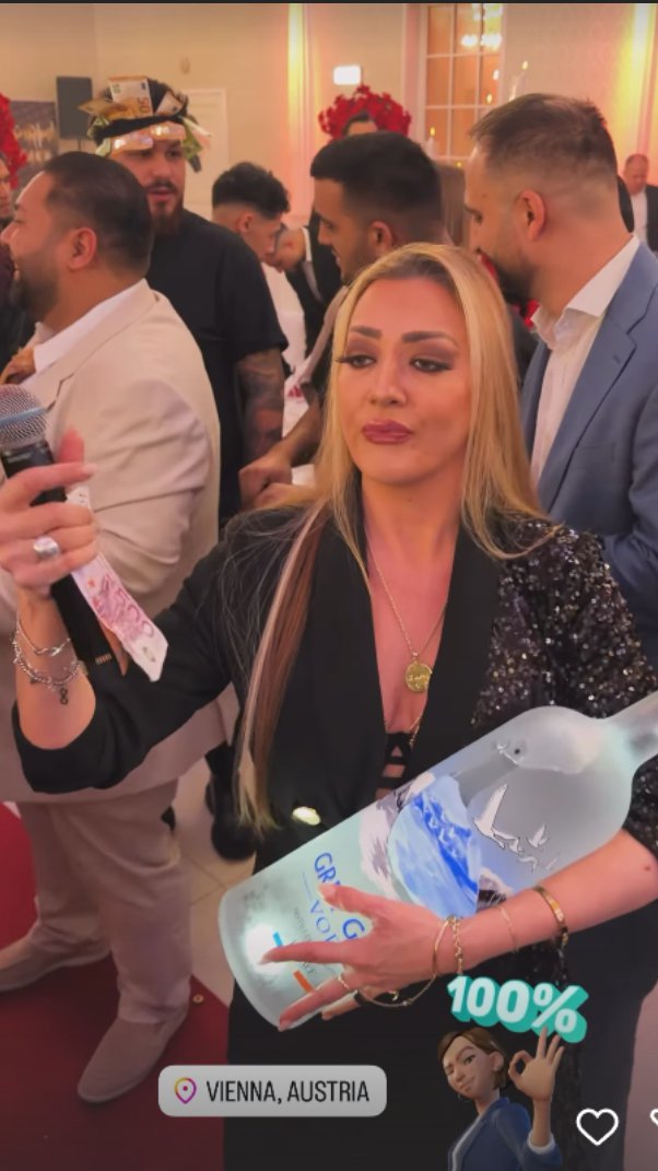 Evri na sve strane, zlate minđuše... Sandri Rešić pune ruke bakšiša, a tek da vidite poklon za slavljenika! Mašina vredi čitavo bogatstvo