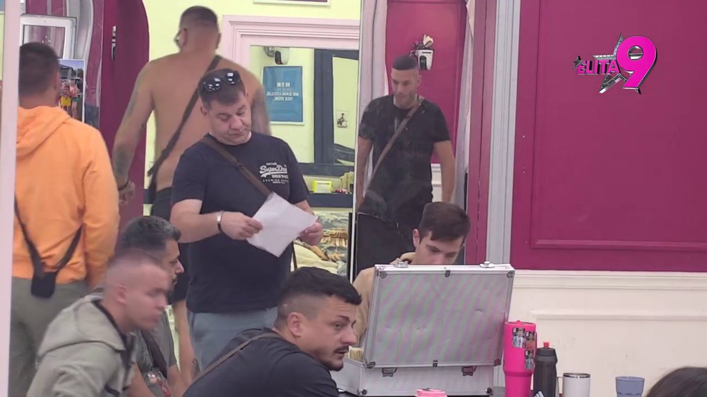 TRK NA PINK! Počinje podela budžeta Ivana Marinkovića, spreman da im ZAPRŽI ČORBU!