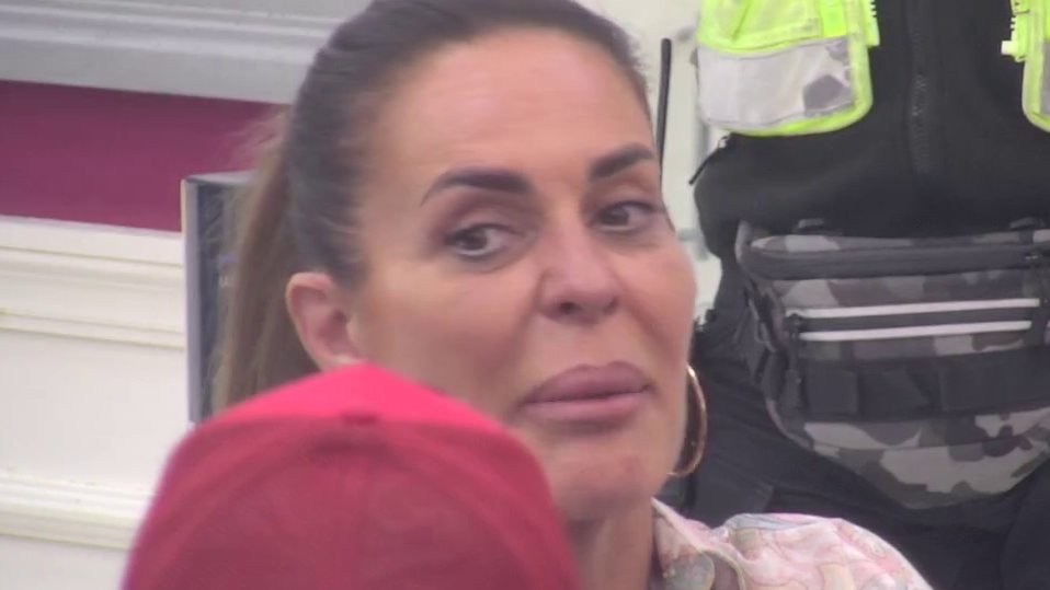 Totalni muk u kući! Kačavenda završila u suzama nakon sukoba sa Janjušem, izvređala i Asmina i Mevlidu: Krava ti je mama što je… (VIDEO)