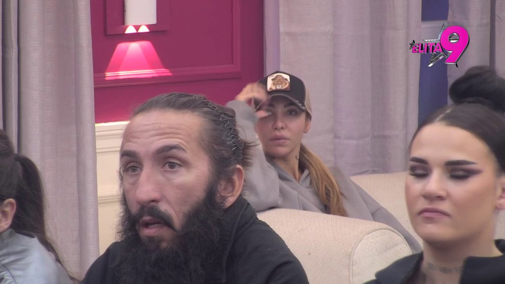 NEMA NI PRIBLIŽNO EMOCIJA PREMA MENI, KAO JA PREMA NJOJ: Luka šokiran komunikacijom Asmina i Aneli! (VIDEO)