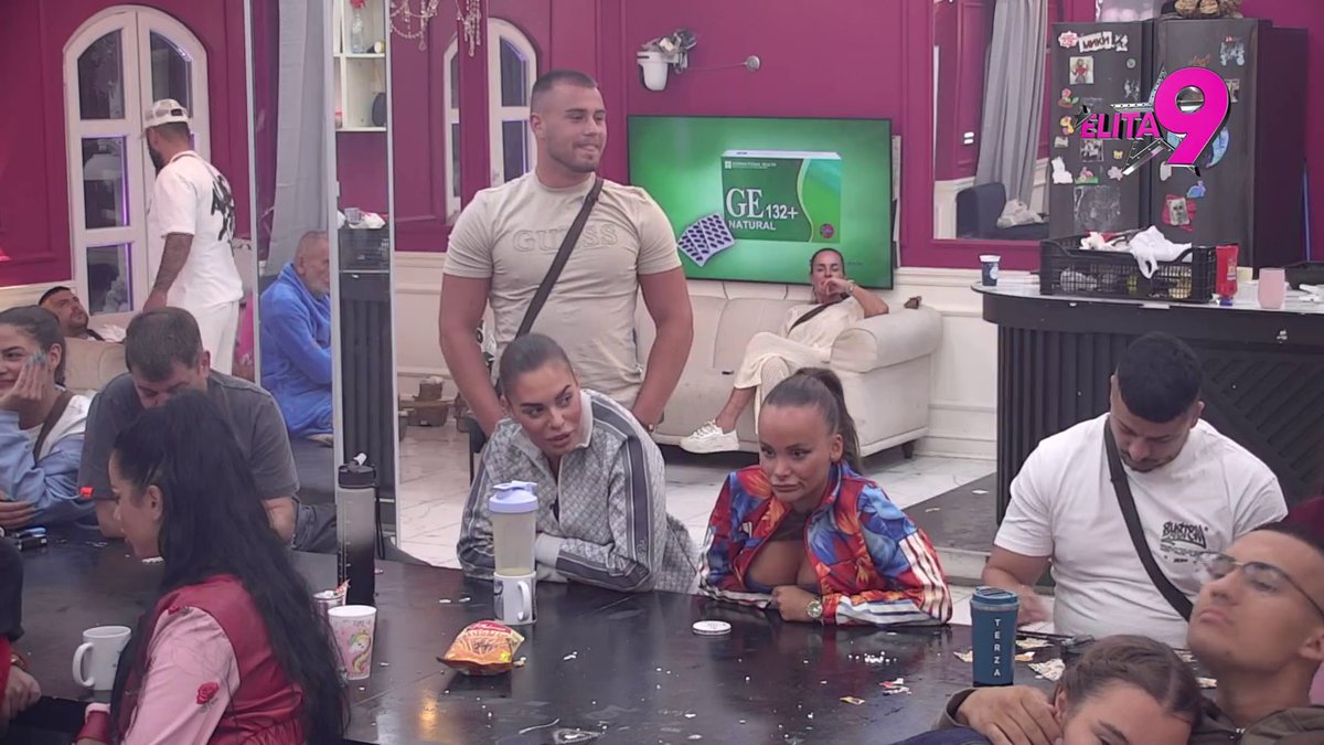 Prsten, beba, pa svadba: Mina i Viktor lepršaju od sreće zbog svoj stabilnog odnosa! (VIDEO)