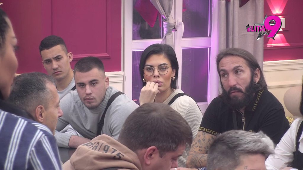 PRIJATELJSTVO SE RASULO U PARAMPARČAD: Anđelo zamerio Mini što je Anitu stavila ispred njega, pala mu očima kao nikada do sad: NIJE ME ISPOŠTOVALA! (VIDEO)