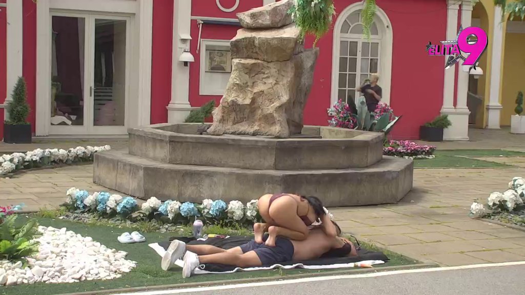 Malo se šali, a malo je i ozbiljna: Maja gazi i DRESIRA Asmina, on ponavlja njene rečenice kao papagaj! (VIDEO)