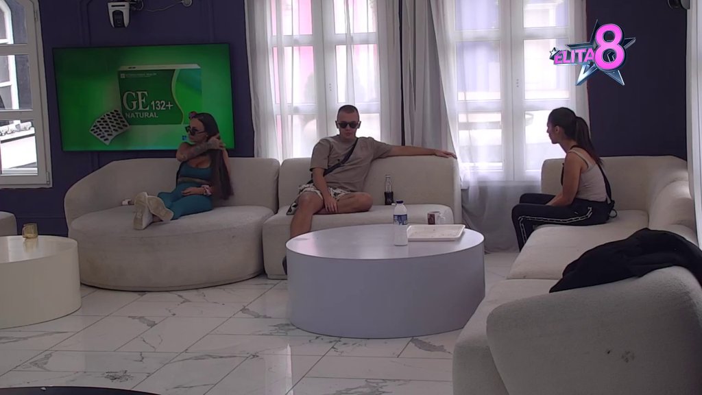 Ja sam FK Barselona, a one Mladost Lučani: Ena ponovo oplela po Peji i njegovom vrtiću, shvatila da ga i dalje drmaju KOMPLEKSI (VIDEO)