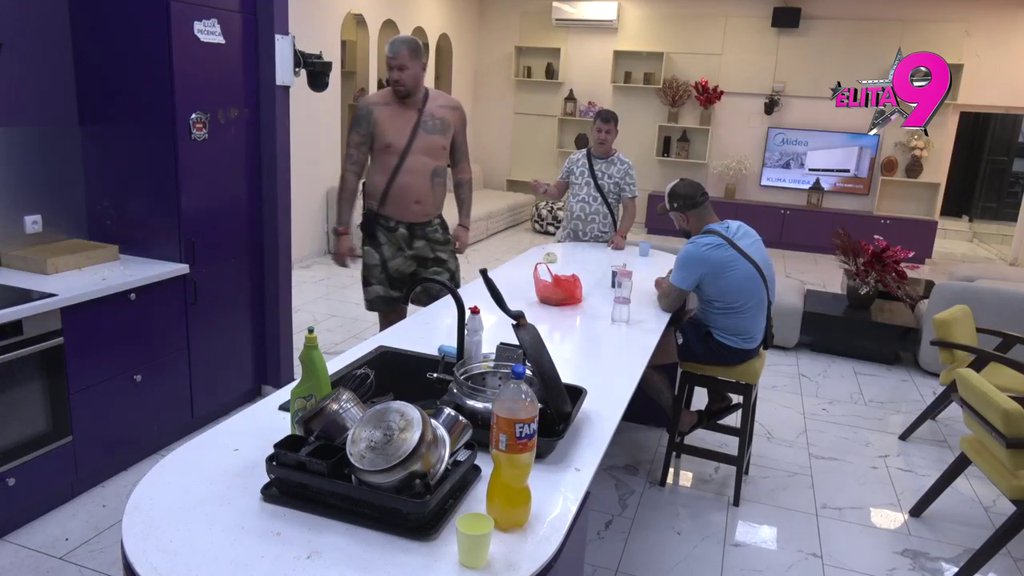 Ona slavi rođendan, a dan žalosti u Makedoniji: Luka i Janjuš shvatili da je Sofija uzela MILION od Daneta, Ivan sumnja da on nije jedini (VIDEO)