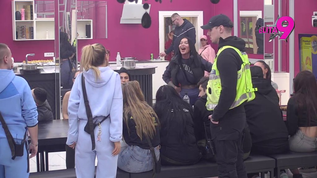 Aneli ne uzima pauzu! Poređala Vanju, Janjuša i Kačavendu, pa zaratila sa svih troje ISTOVREMENO! Asmin je bacio na dno: Nećeš me sprečiti da budem sa drugom ženom (VIDEO)